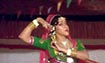 screen shot of song - Aisa Maara Thumka, Mera Gir Gaya Jhumka